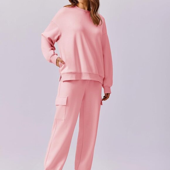 Pink women's two-piece sweatsuit set with cargo joggers, oversized sweatshirt, 4 - Picture 2 of 5